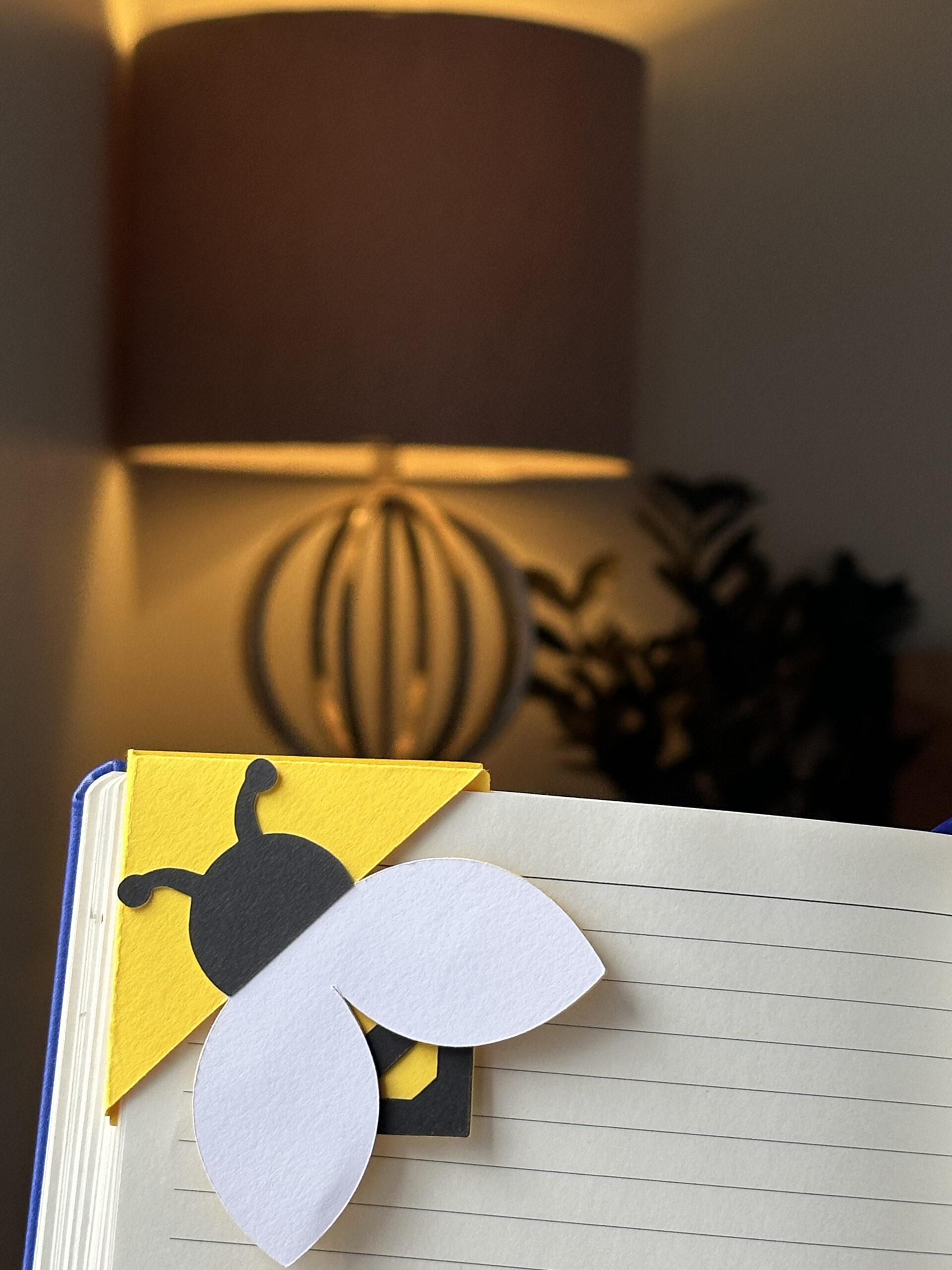 Bee bookmark - Image 2