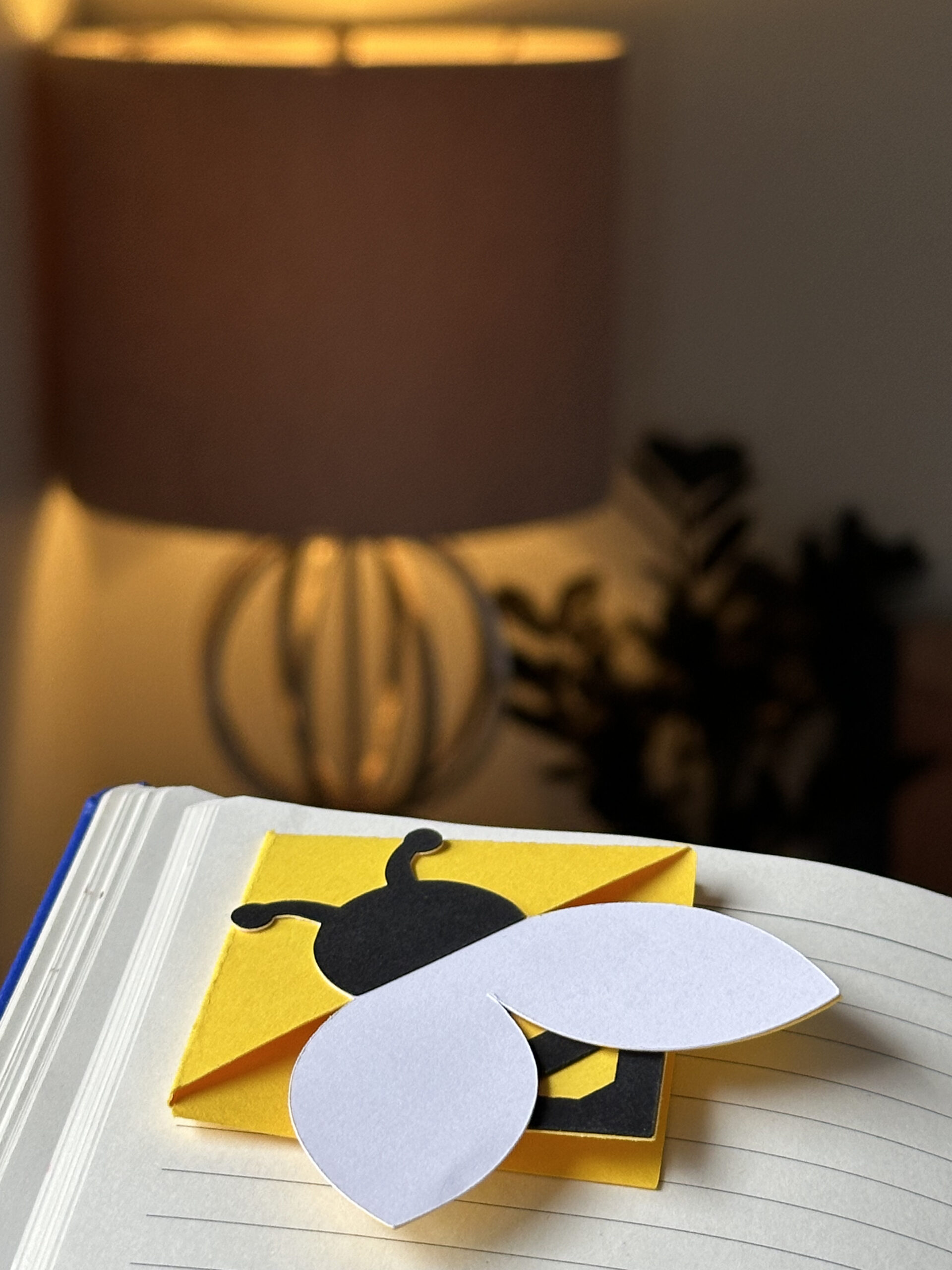 Bee bookmark - Image 3